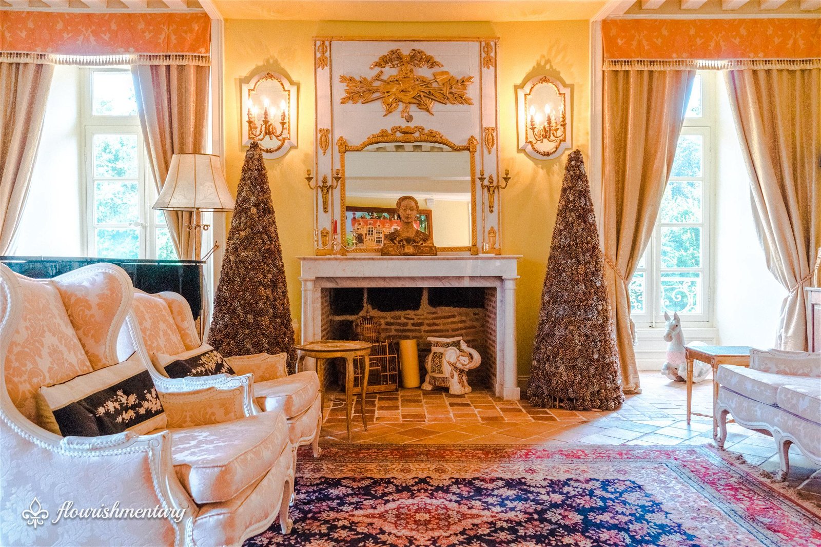 A sitting area of the Grand Salon chateau de lalande