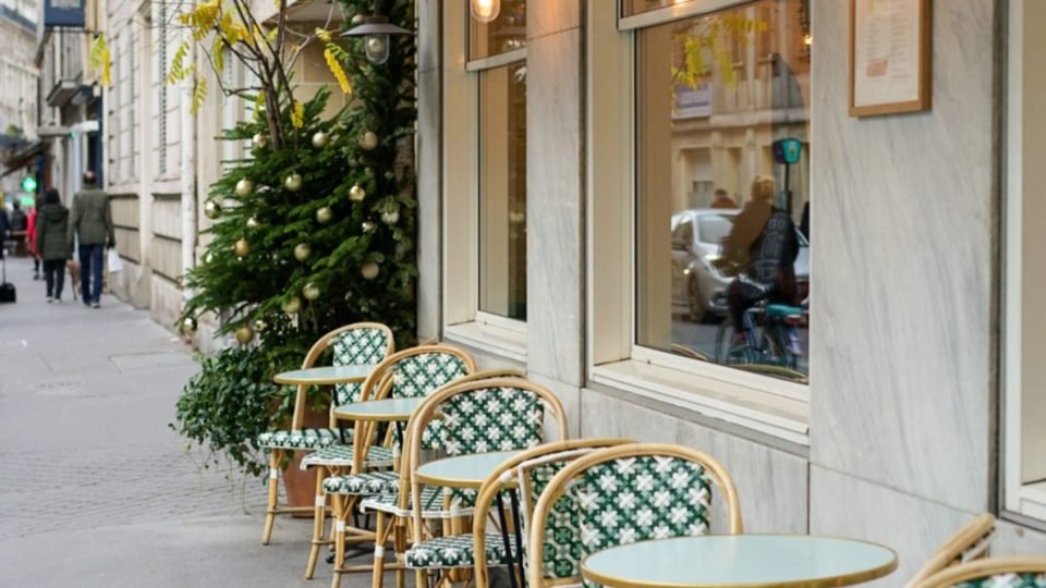 Fabulous French Bistro Chairs With Classic Parisian Style