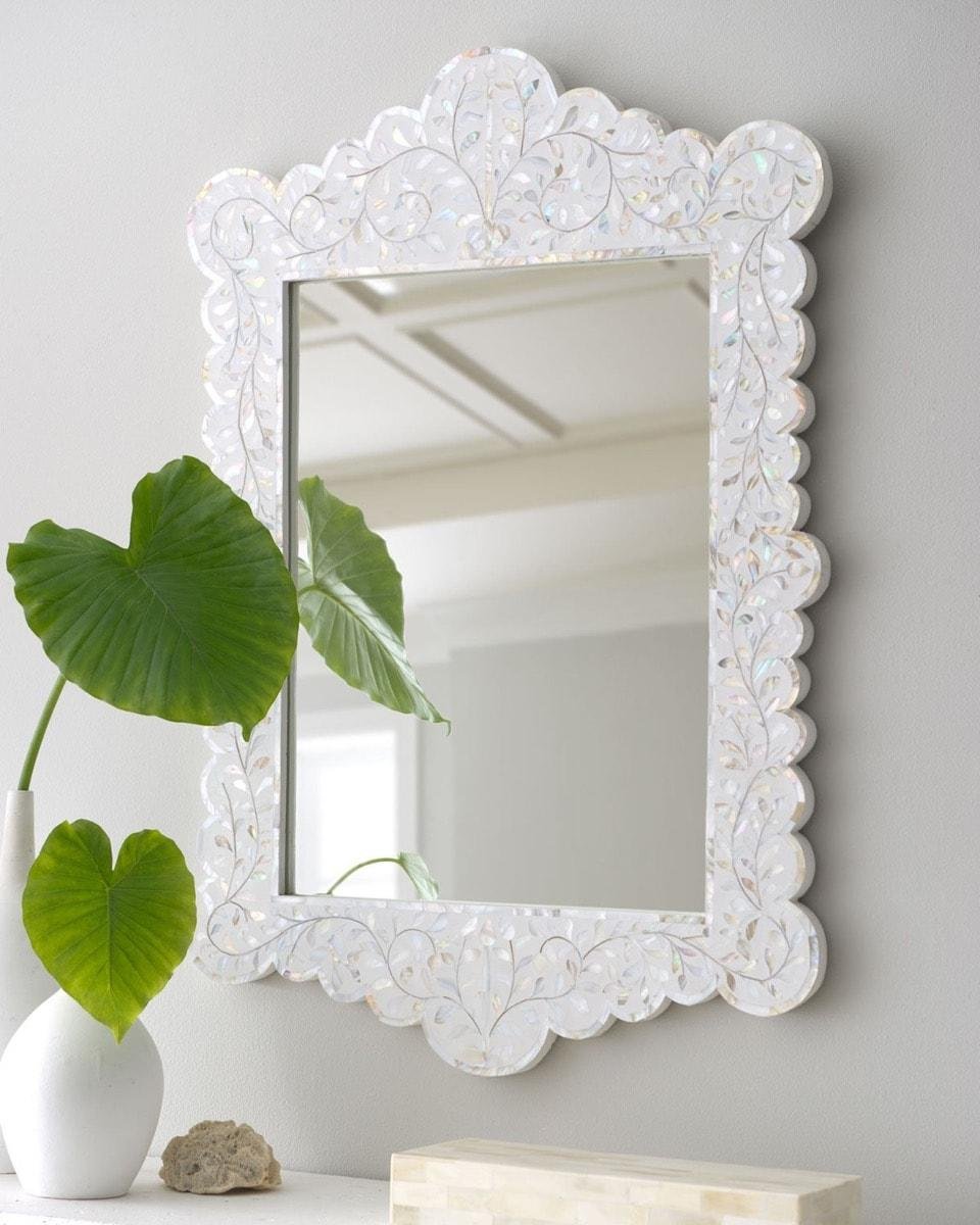 Pretty Pearl Decor mirror