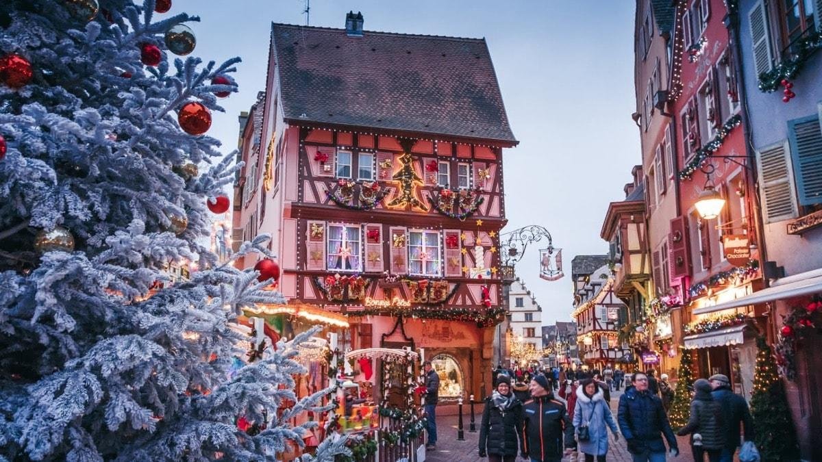 where to see the most beautiful christmas decorations